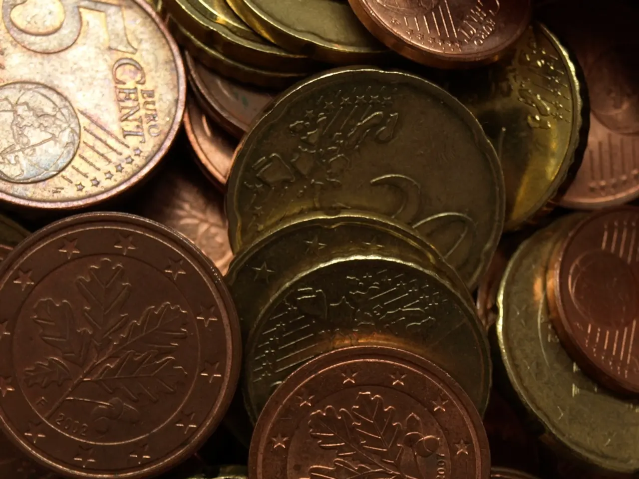 Soaring Bitcoin Surpasses Other Digital Currencies in Dramatic Price Increase