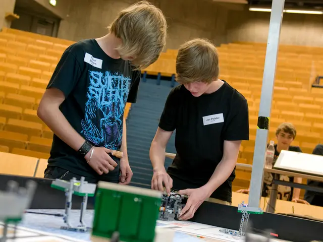 Financial Dilemma: Weighing the Pros and Cons: Weekly versus Biweekly Payroll