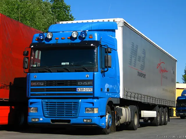 Car Experiences Unexpected Shutdown on Highway; Tow Truck Needed to Transport Malfunctioning 2025...