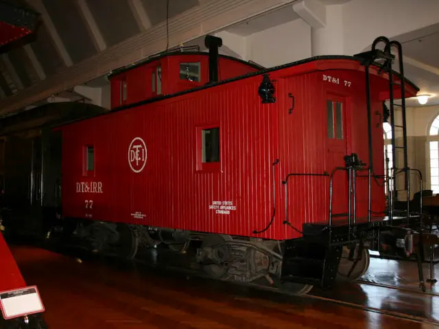 GDL resident expresses relief: railroad blockage remains unlifted, seen as fortunate event