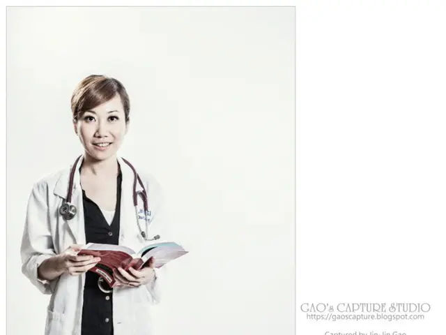 iOS Amazon Kindle App Disables Access to Purchase Buttons for Books