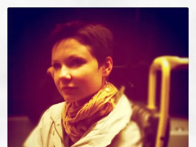 Criminal Inflicts Injury on Detective, Causes Significant Damage Worth €3,57 During Theft