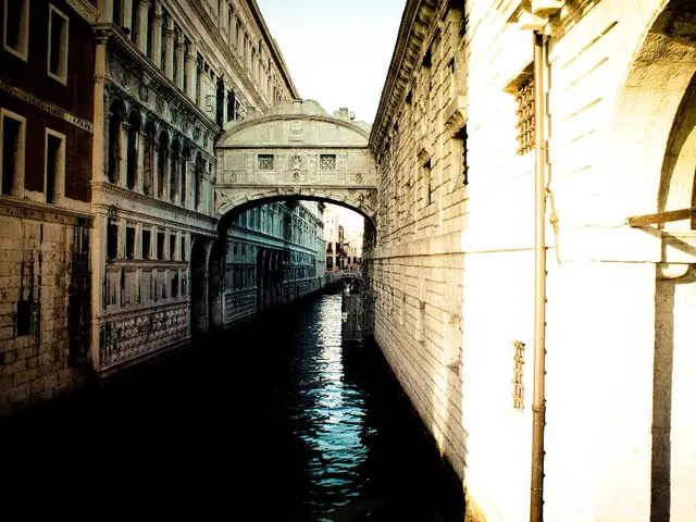 Workers in the water industry establish their first union organization