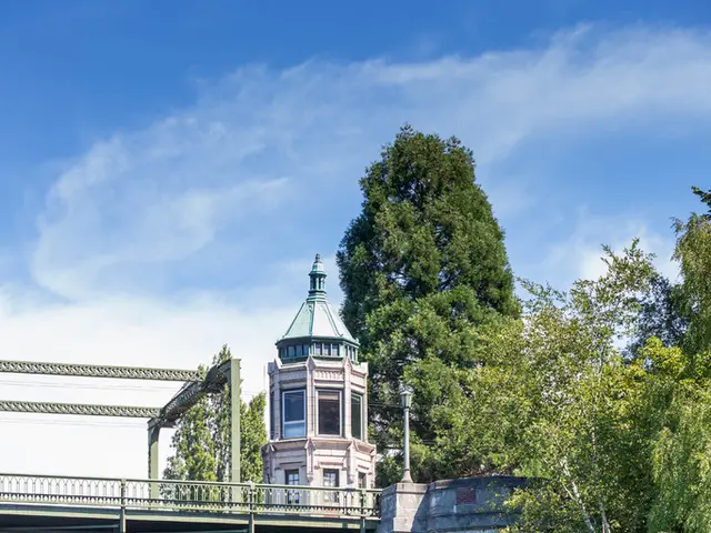 Residential buildings near a rainwater reservoir proposed for Kreuzberg?