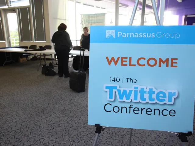 Audio platforms face-off: Clubhouse versus Twitter Spaces, exploring their key differences