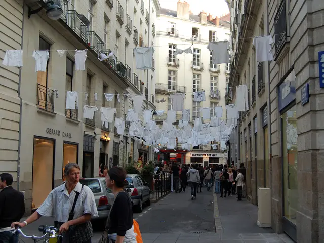 Service restoration on PATH, starting Wednesday, following suspension of two lines during the...