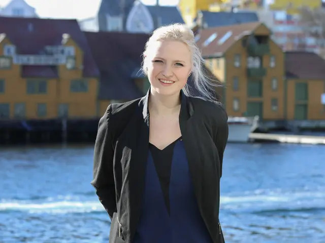 At 44 years old, boasting ownership of 60 properties, this individual opts for rental living...