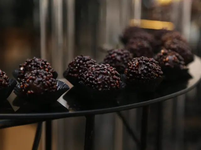 Here in this picture we can see some food items present on the table over there.